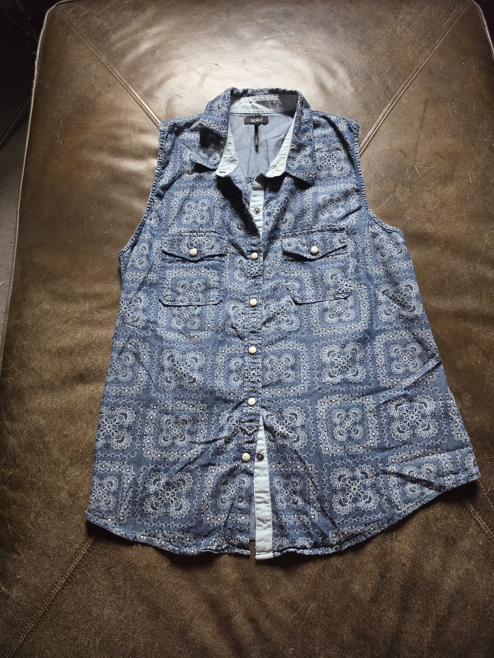 Nollie Sleeveless Bandana Print Button Down Shirt - Blue - EUC L